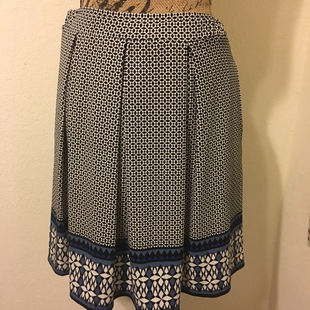 NWOT Max Studio Blue & Cream Skirt w/ Pockets